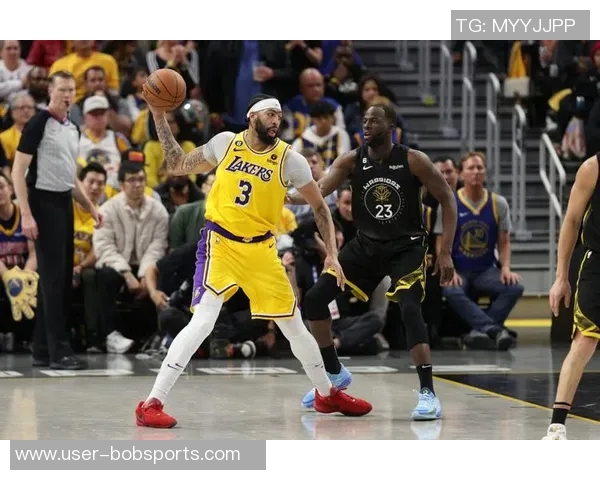 浓眉表现出色前三节高效得分19分并抢下9篮板助力球队争胜